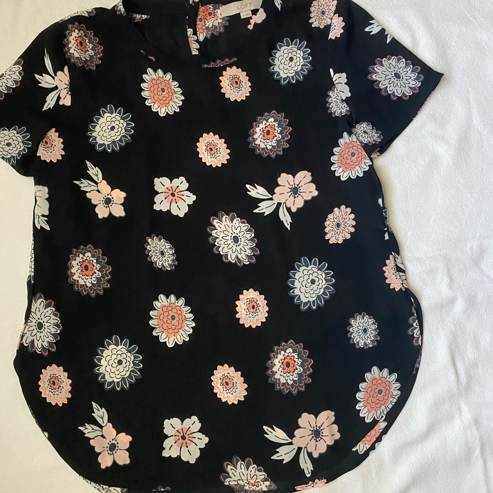 Floral LOFT top!